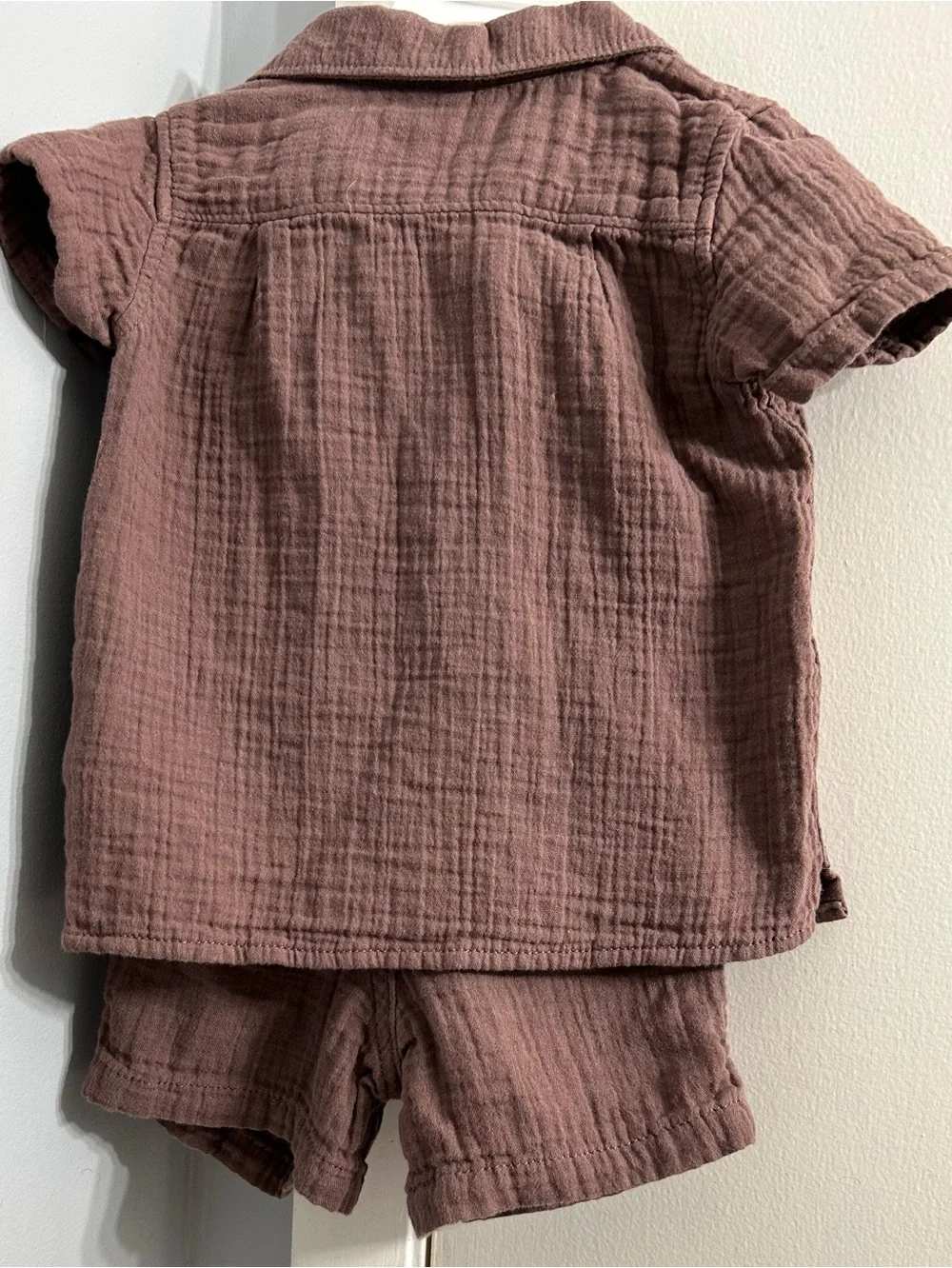 Baby Gap Crinkle Cotton Gauze 2-Piece Resort Shirt & Shorts Brown- Size 18-24M